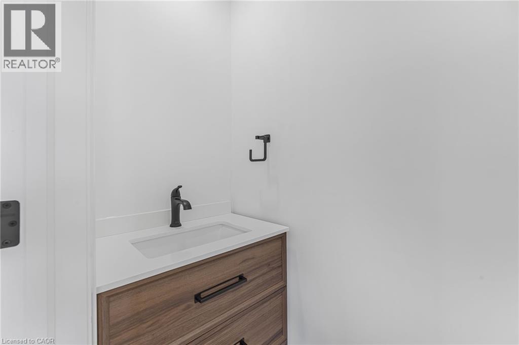 3 Ball Avenue E, St. Catharines, Ontario  L2T 1B4 - Photo 6 - 40781983