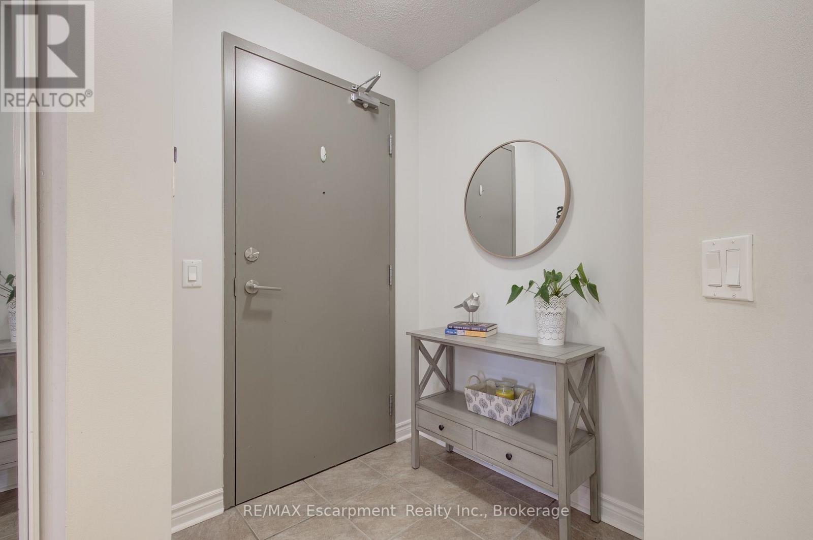 311 - 2325 Central Park Drive, Oakville, Ontario  L6H 0E2 - Photo 4 - W12511744