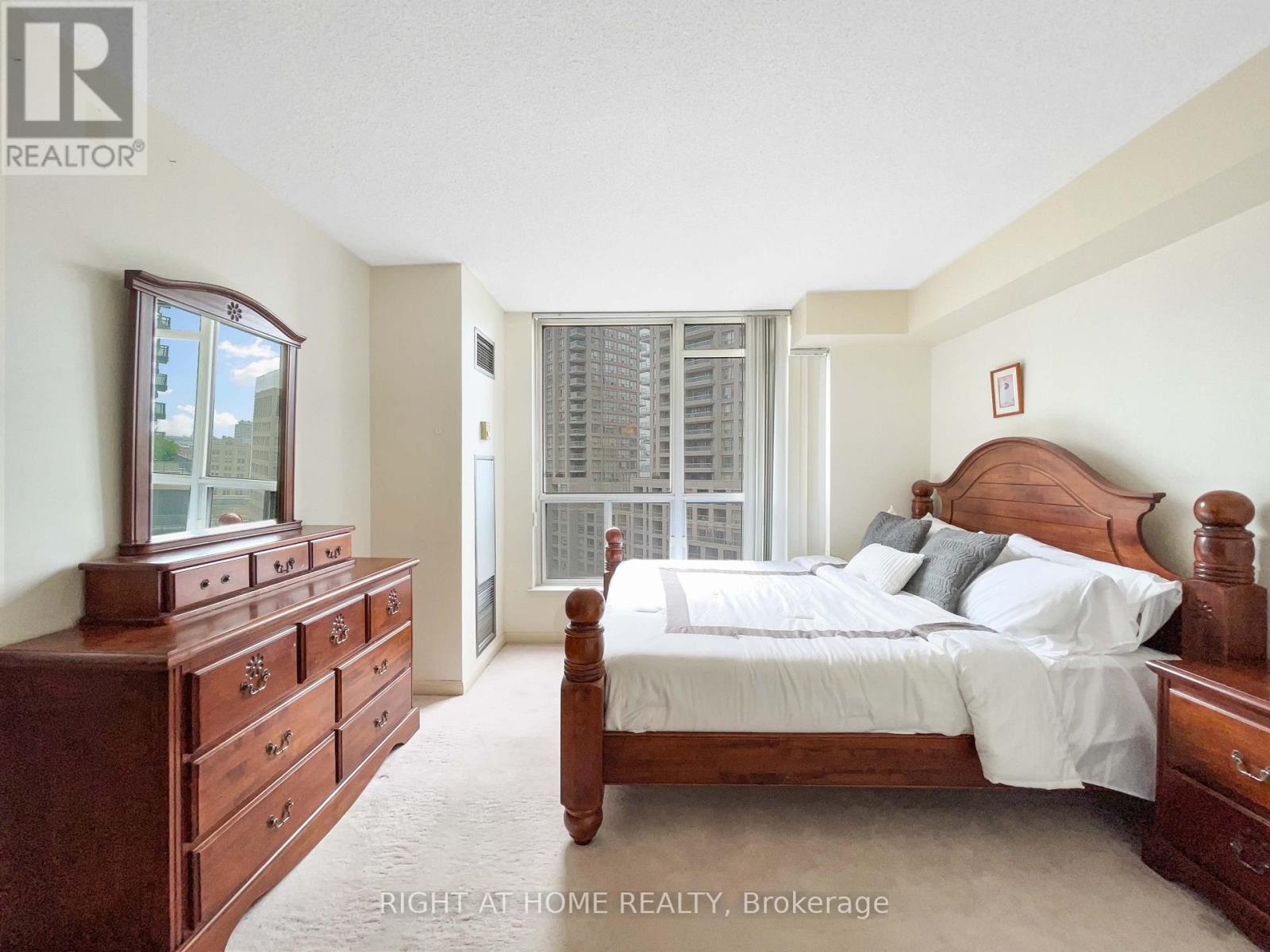 1113 - 24 Wellesley Street W, Toronto (Bay Street Corridor), Ontario  M4Y 2X6 - Photo 5 - C12511380