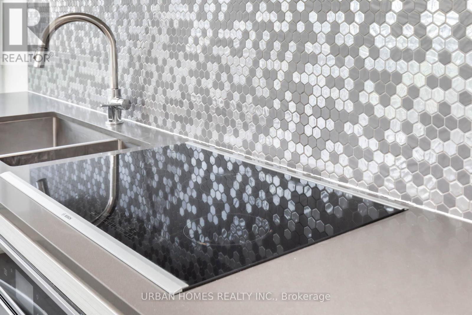 2711 - 2 Sonic Way, Toronto, Ontario  M3C 0P2 - Photo 9 - C12511456