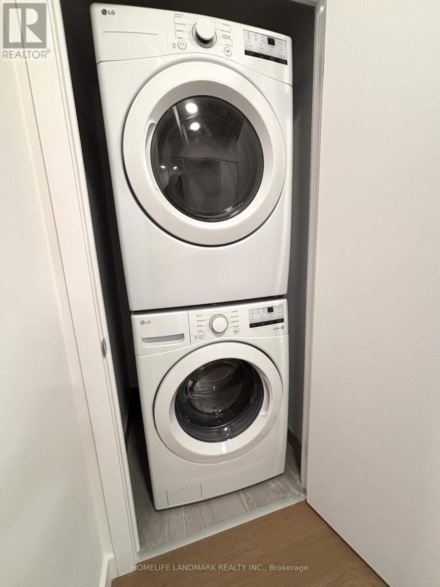 1720 Bayview Avenue, Toronto, Ontario  M4G 3C4 - Photo 3 - C12511500