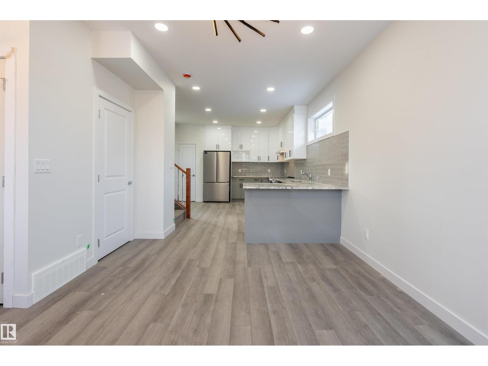 10446 142 St Nw, Edmonton, Alberta  T5N 2P2 - Photo 11 - E4464755