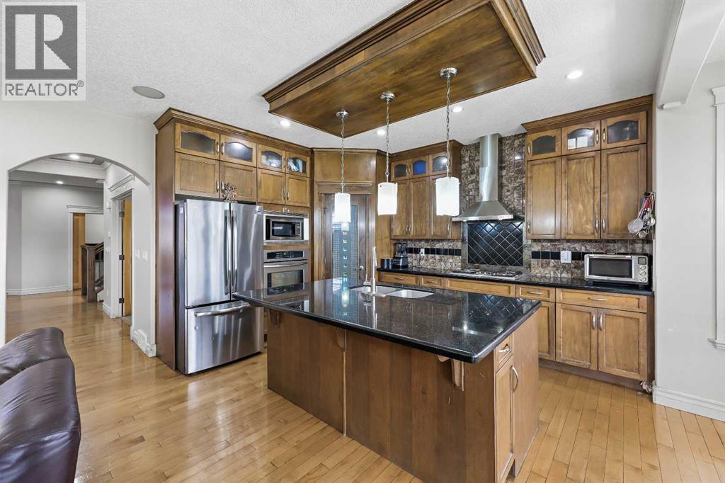 Property at 515 Taralake Way NE image 4