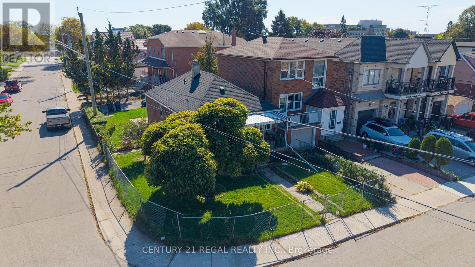 39 Butterworth Avenue, Toronto, Ontario  M1L 1H2 - Photo 2 - E12511340