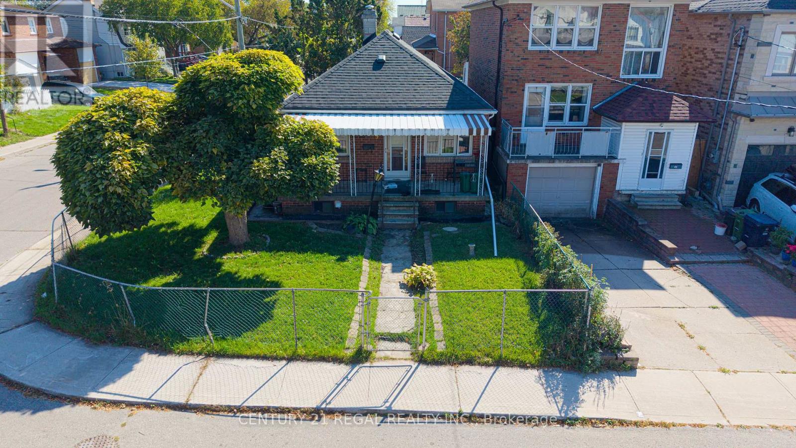 39 Butterworth Avenue, Toronto, Ontario  M1L 1H2 - Photo 3 - E12511340