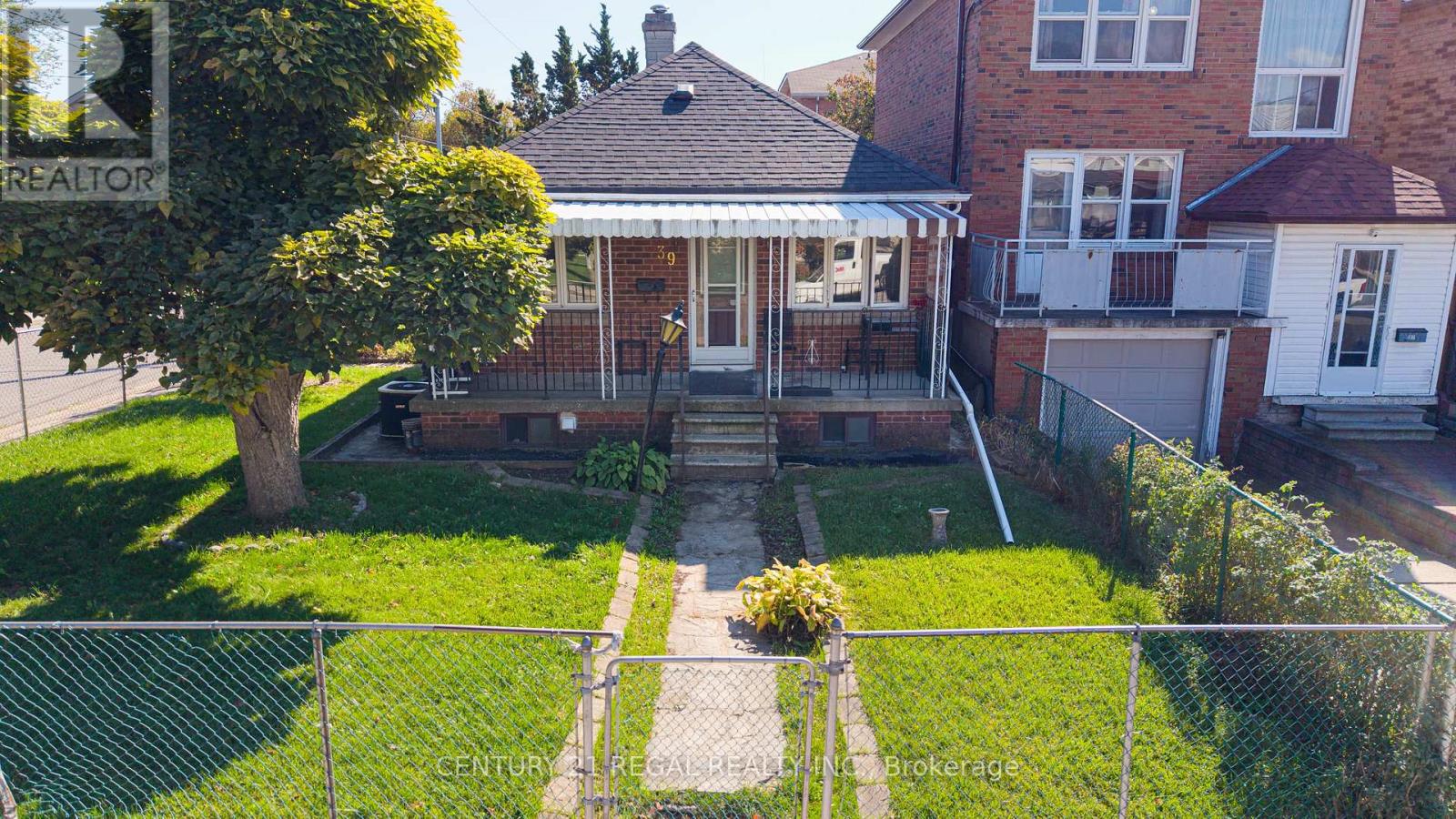 39 Butterworth Avenue, Toronto, Ontario  M1L 1H2 - Photo 4 - E12511340