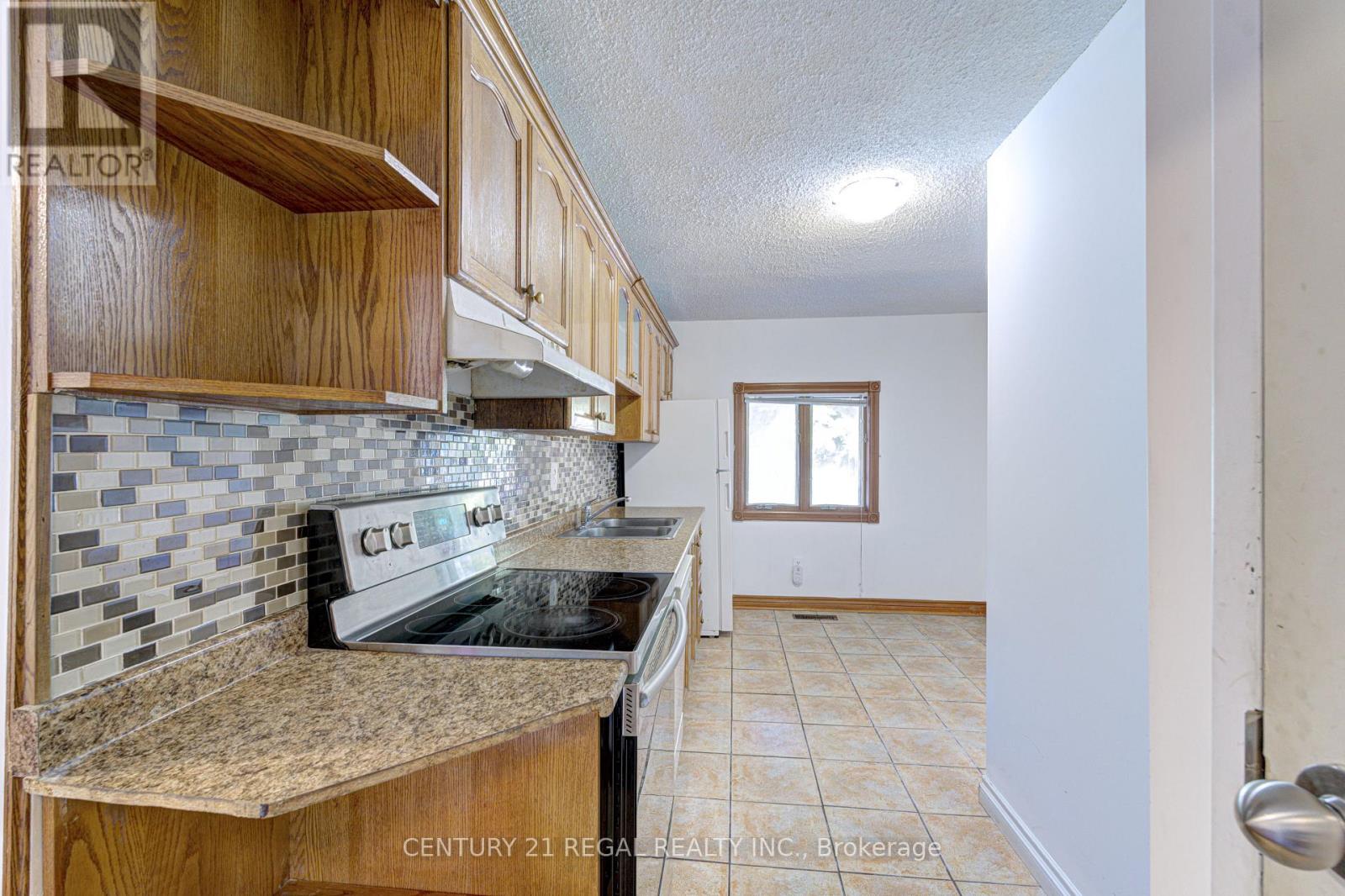 39 Butterworth Avenue, Toronto, Ontario  M1L 1H2 - Photo 6 - E12511340