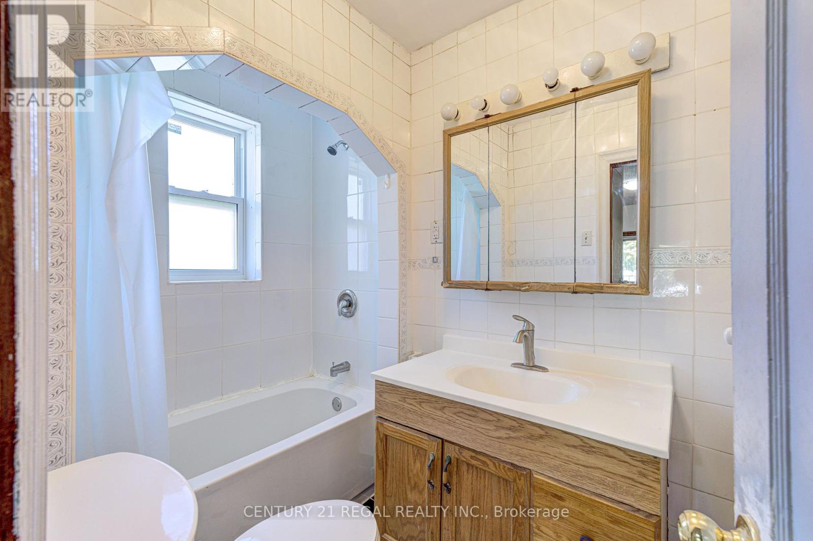 39 Butterworth Avenue, Toronto, Ontario  M1L 1H2 - Photo 7 - E12511340