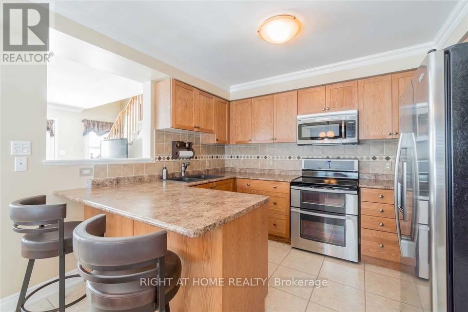 19 - 460 Woodmount Drive, Oshawa, Ontario  L1K 0K3 - Photo 3 - E12511408