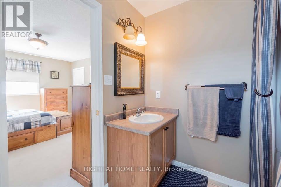 19 - 460 Woodmount Drive, Oshawa, Ontario  L1K 0K3 - Photo 8 - E12511408