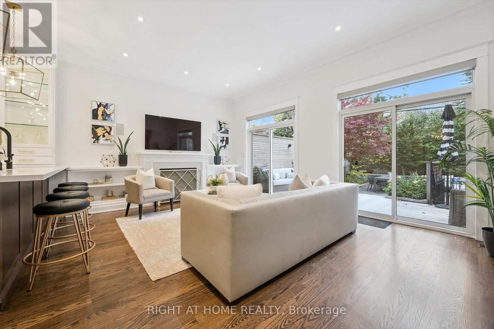 64 Wheeler Avenue, Toronto, Ontario  M4L 3V2 - Photo 8 - E12511624