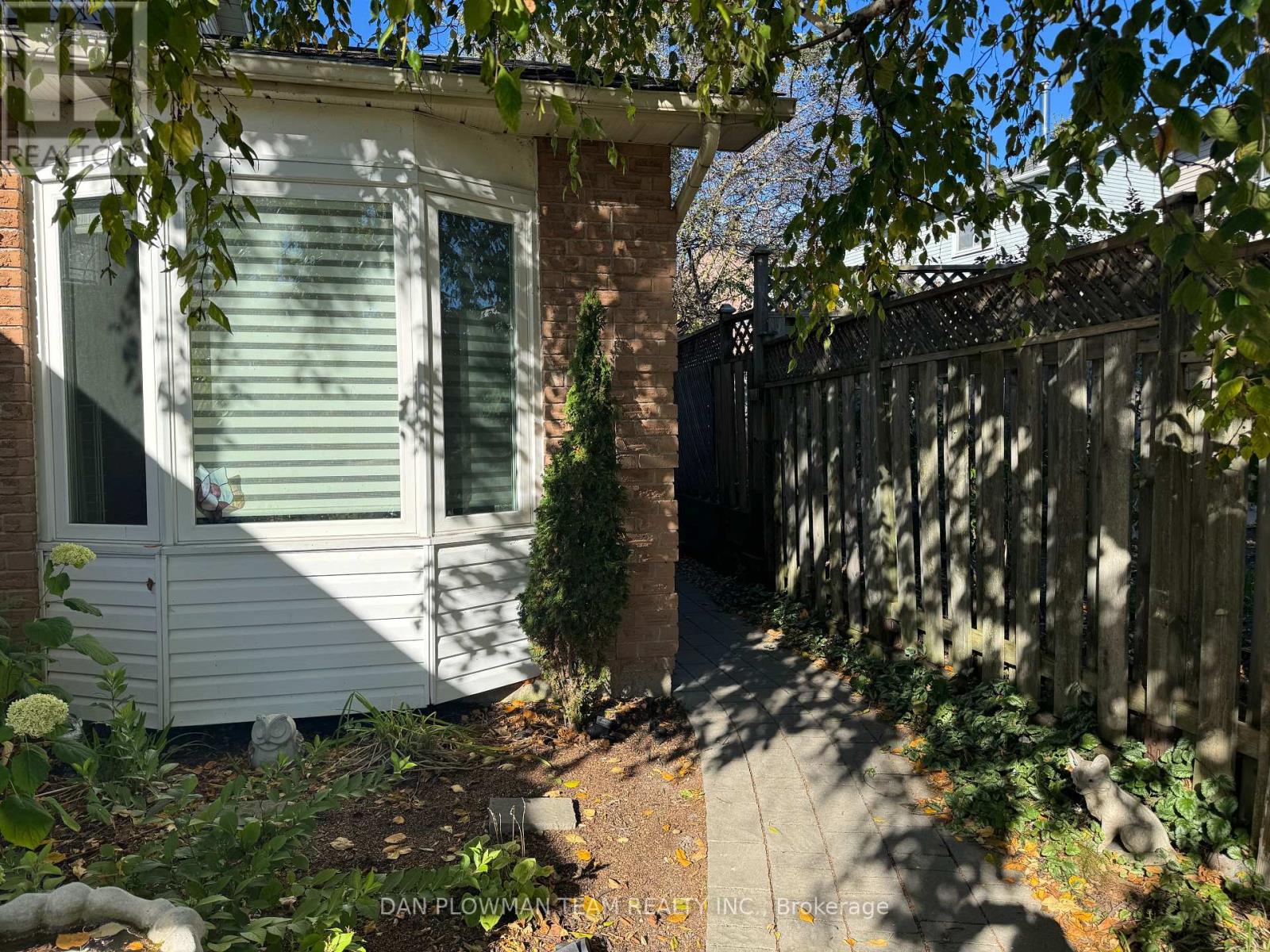 37 Wood Drive, Whitby, Ontario  L1N 8H7 - Photo 3 - E12511656