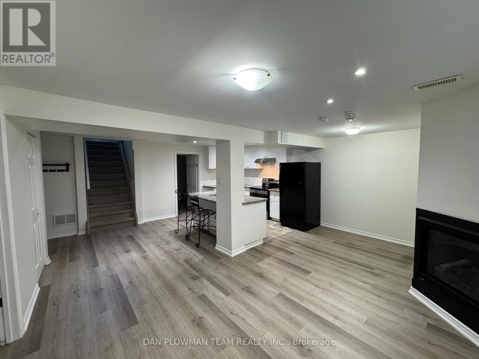 37 Wood Drive, Whitby, Ontario  L1N 8H7 - Photo 4 - E12511656