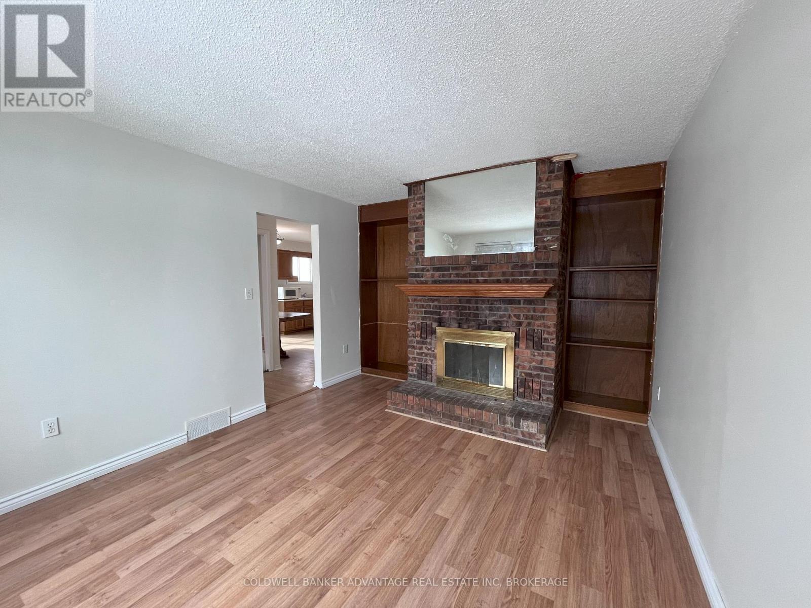 86 Commercial Street, Welland, Ontario  L3B 5Y9 - Photo 3 - X12511666