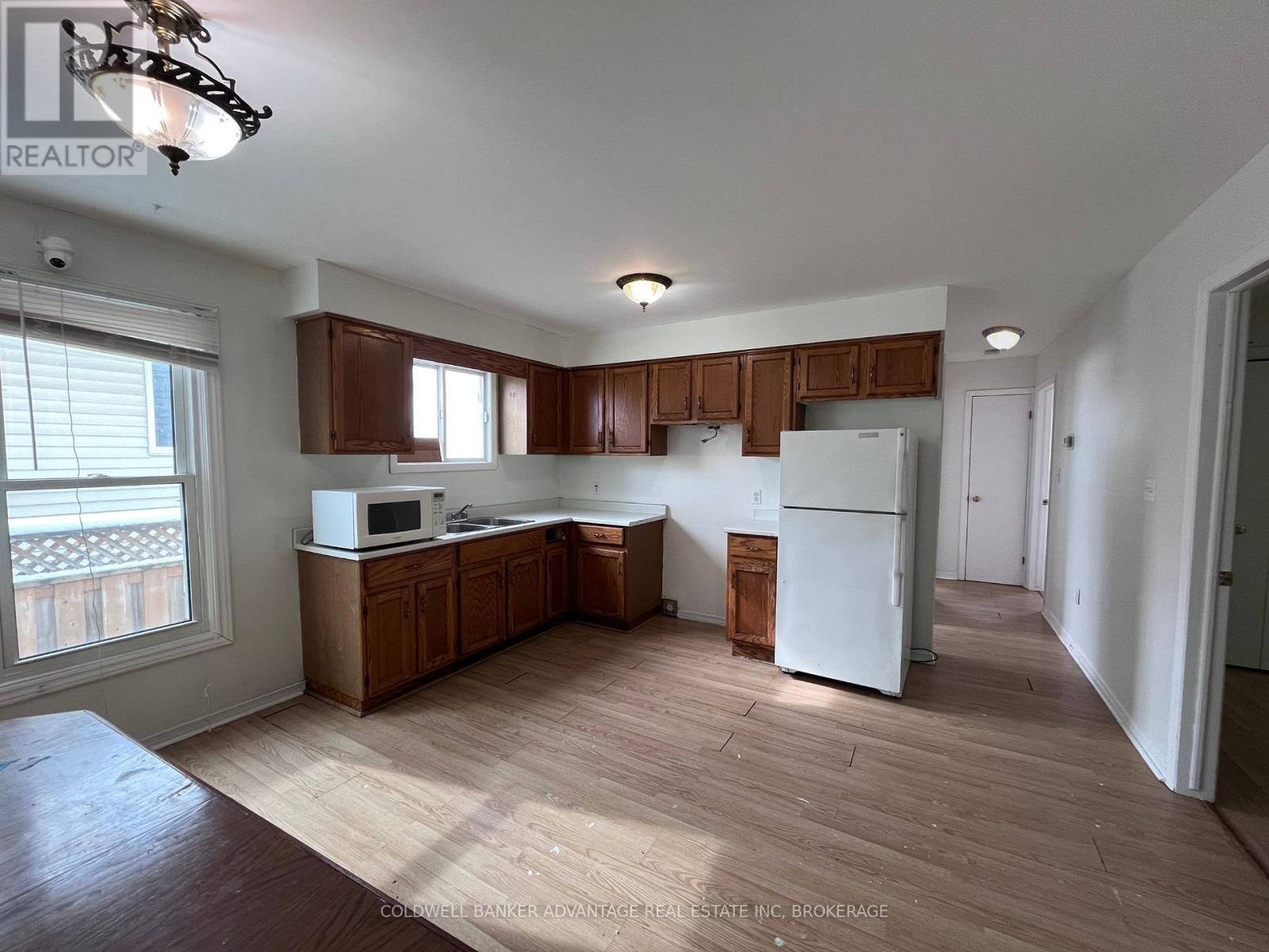 86 Commercial Street, Welland, Ontario  L3B 5Y9 - Photo 5 - X12511666