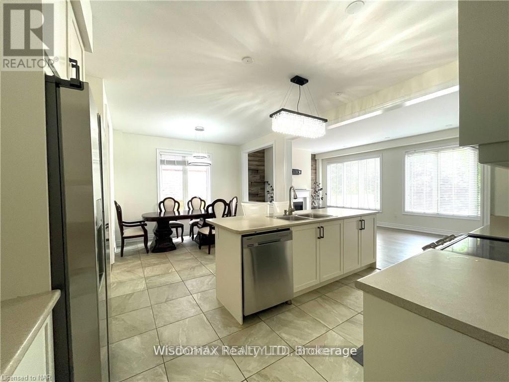 7729 Hackberry Trail, Niagara Falls, Ontario L2H 3R5 - Photo 10 - X12511854