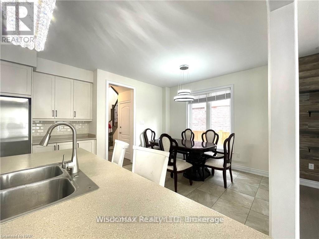 7729 Hackberry Trail, Niagara Falls, Ontario L2H 3R5 - Photo 11 - X12511854