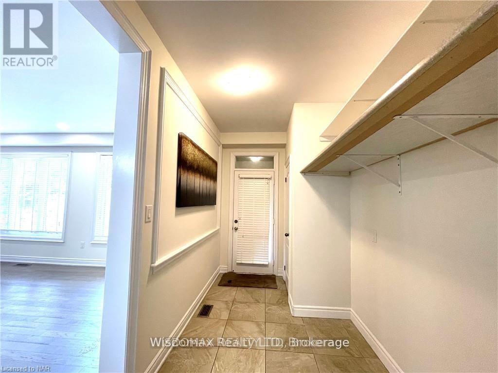 7729 Hackberry Trail, Niagara Falls, Ontario L2H 3R5 - Photo 2 - X12511854