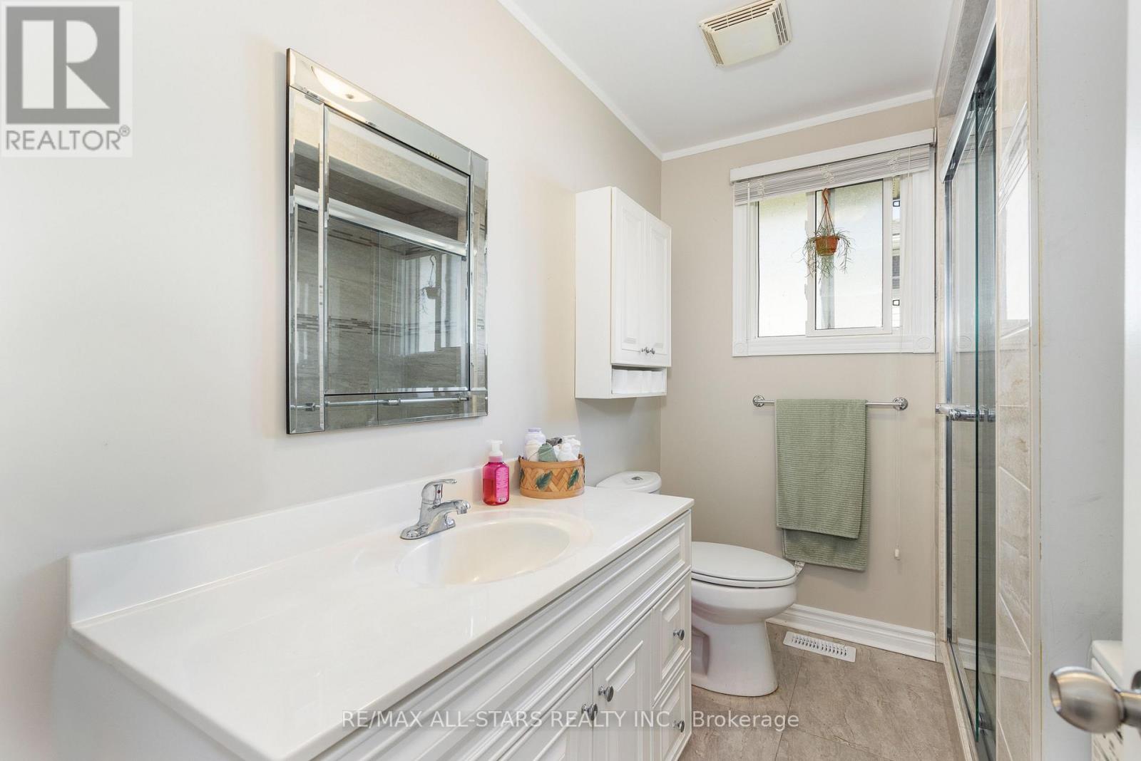 296 Terrace Drive, Georgina, Ontario  L4P 2Y8 - Photo 19 - N12511338