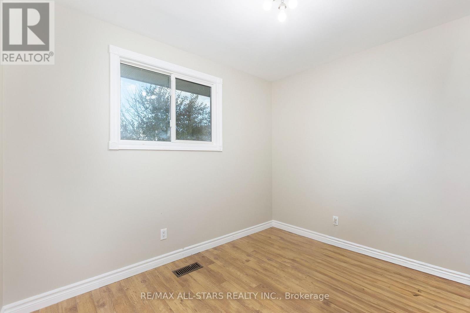 296 Terrace Drive, Georgina, Ontario  L4P 2Y8 - Photo 21 - N12511338