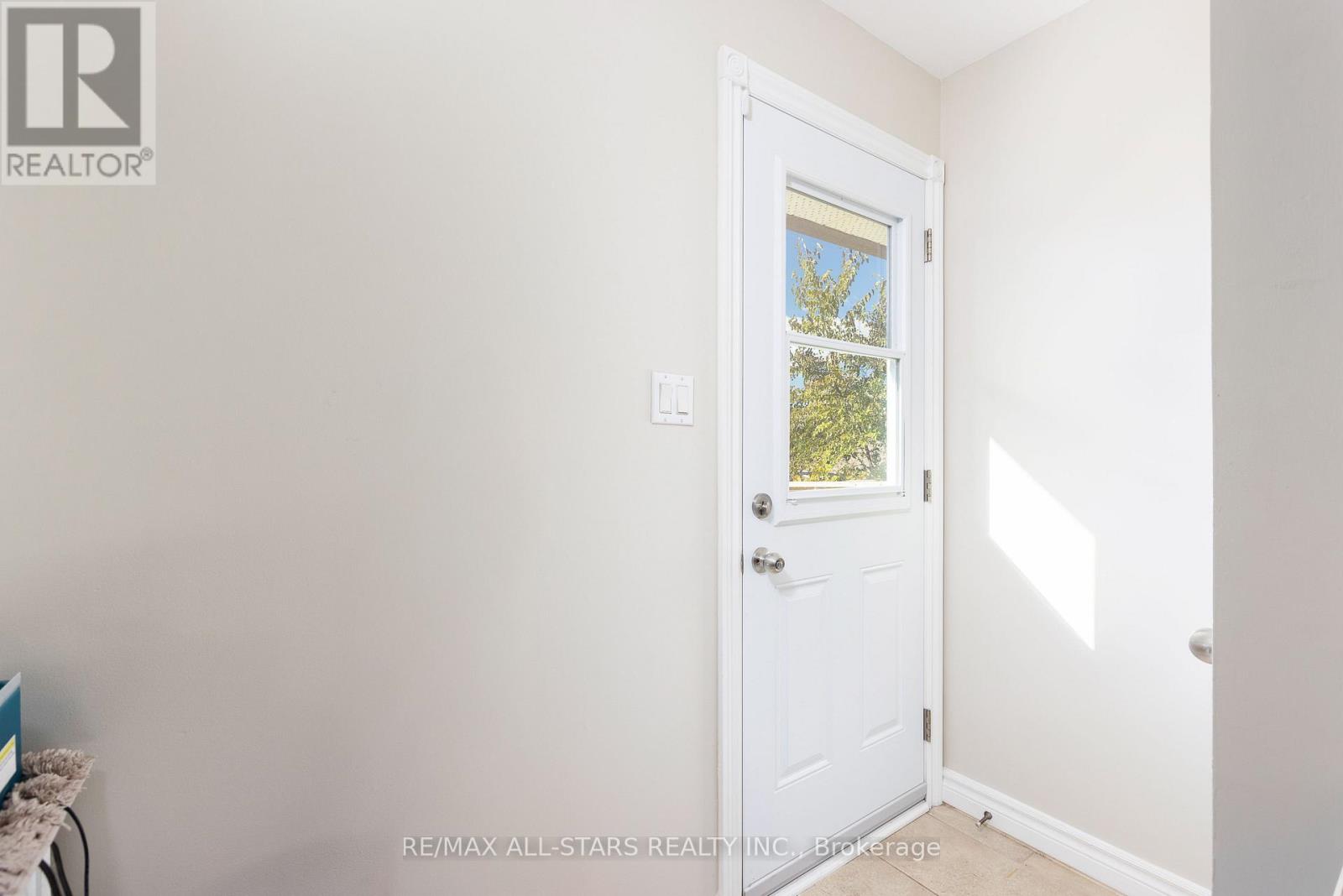 296 Terrace Drive, Georgina, Ontario  L4P 2Y8 - Photo 22 - N12511338