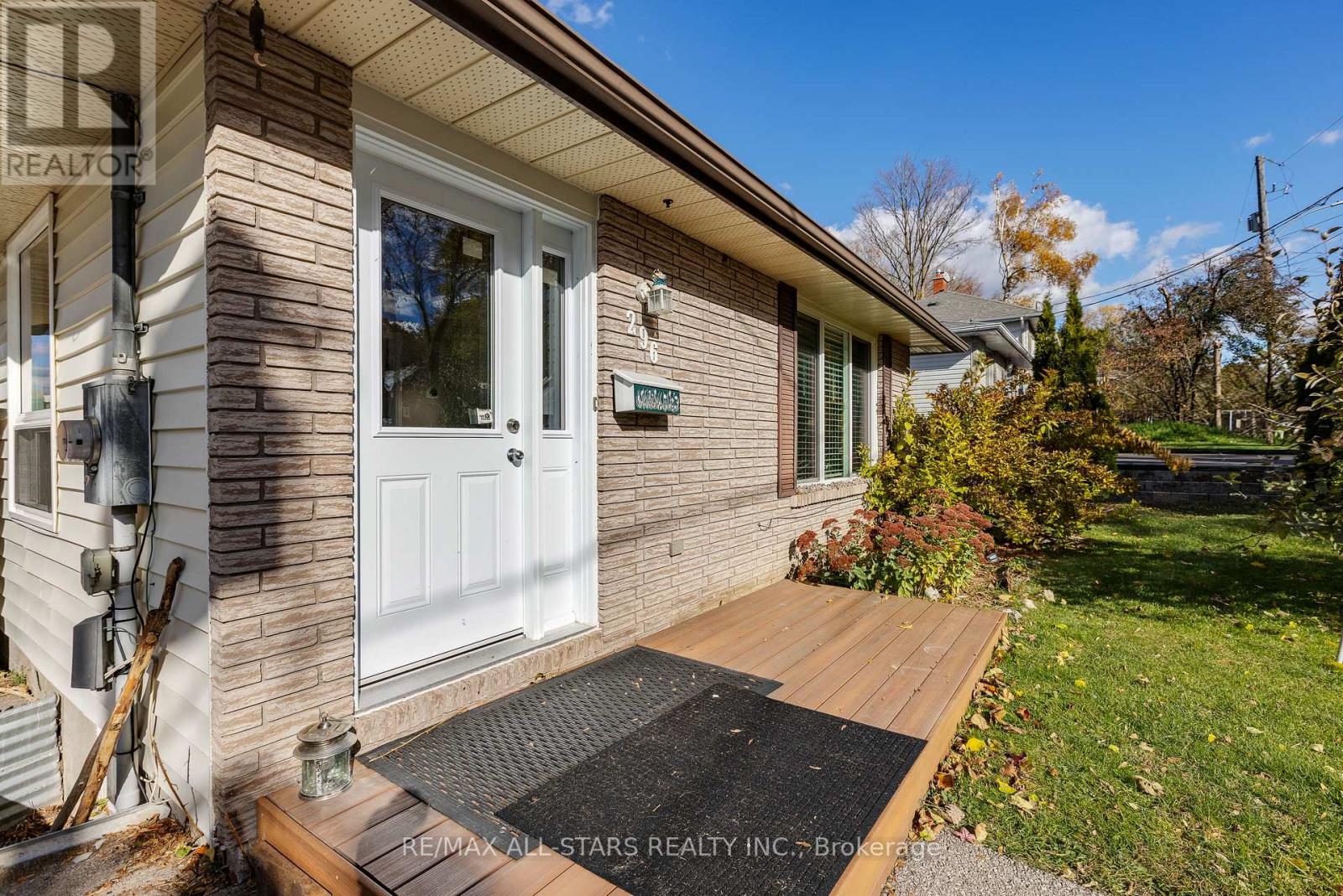 296 Terrace Drive, Georgina, Ontario  L4P 2Y8 - Photo 4 - N12511338