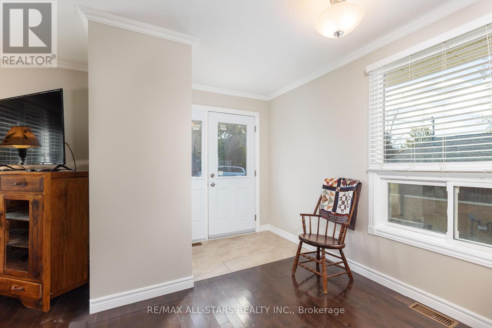 296 Terrace Drive, Georgina, Ontario  L4P 2Y8 - Photo 8 - N12511338