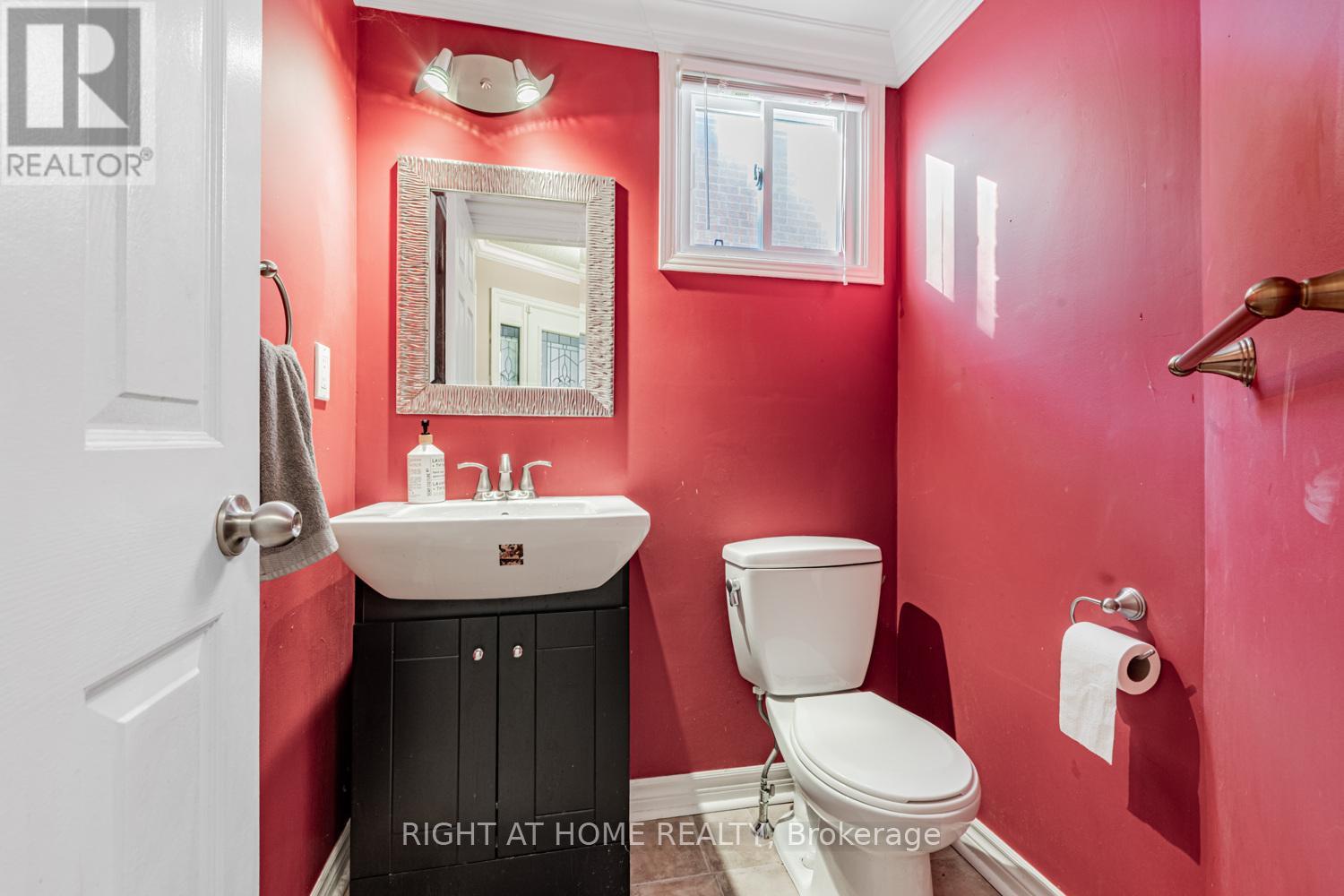 16 Marchwood Crescent, Richmond Hill, Ontario  L4C 8M7 - Photo 13 - N12511344