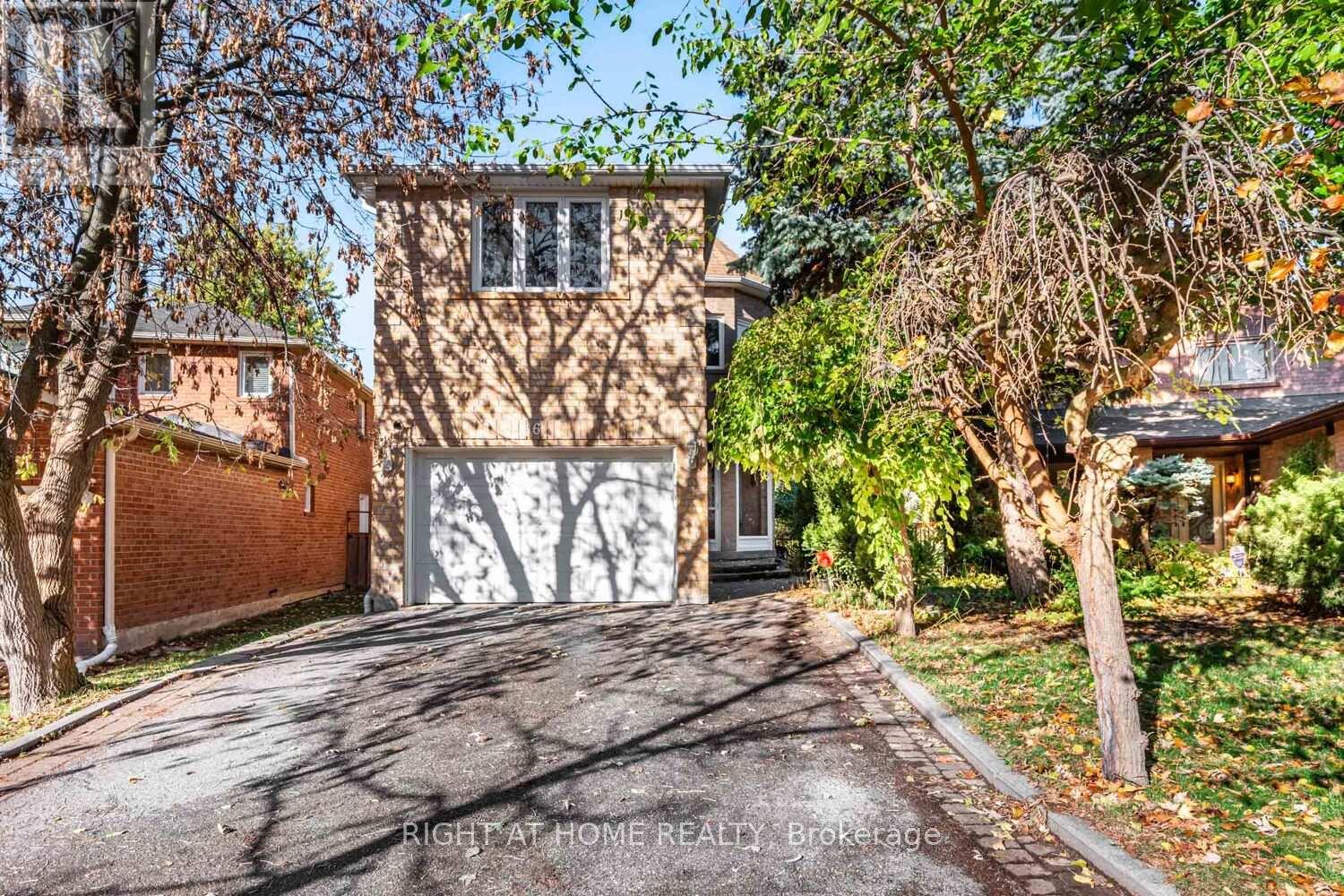 16 Marchwood Crescent, Richmond Hill, Ontario  L4C 8M7 - Photo 2 - N12511344