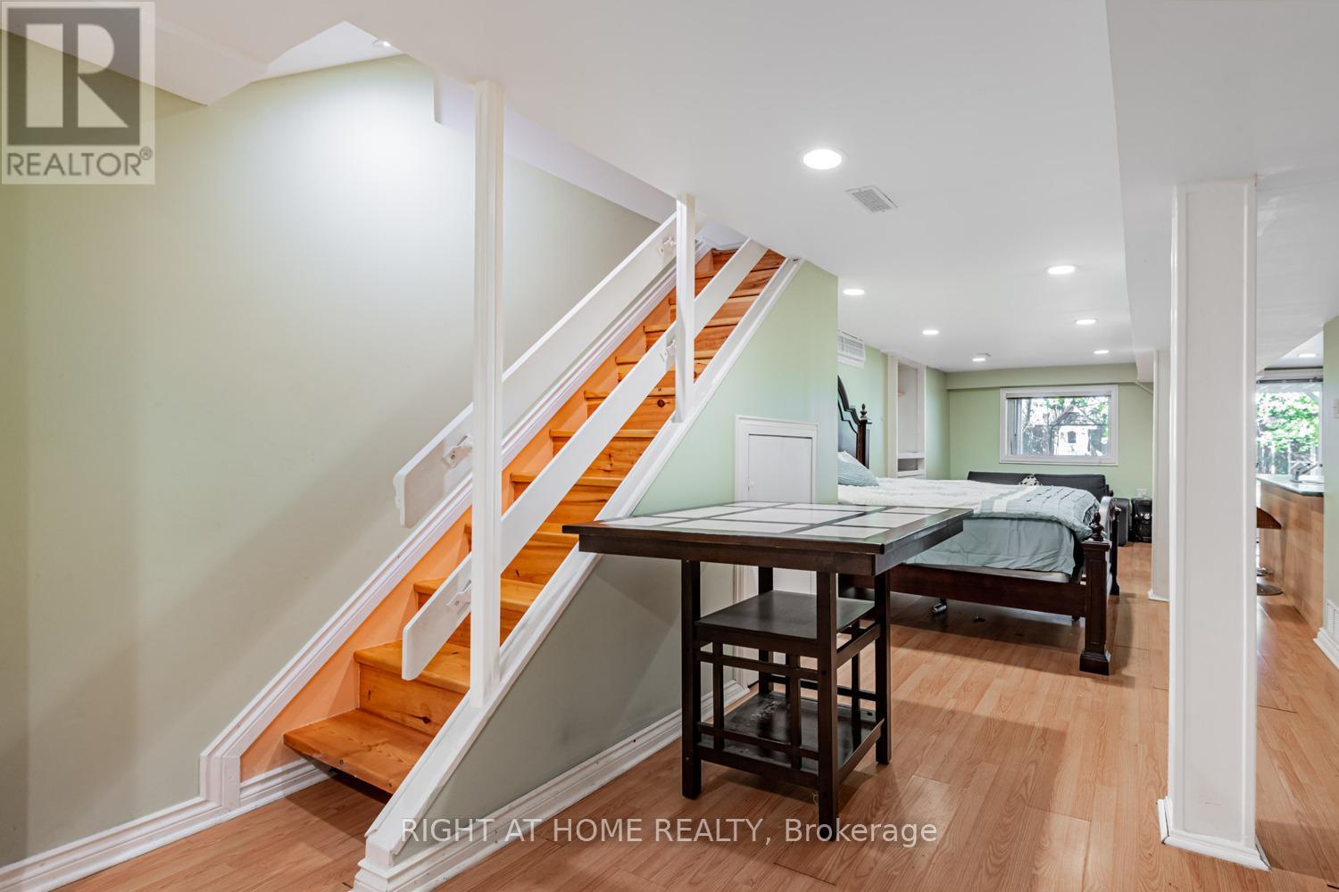 16 Marchwood Crescent, Richmond Hill, Ontario  L4C 8M7 - Photo 24 - N12511344