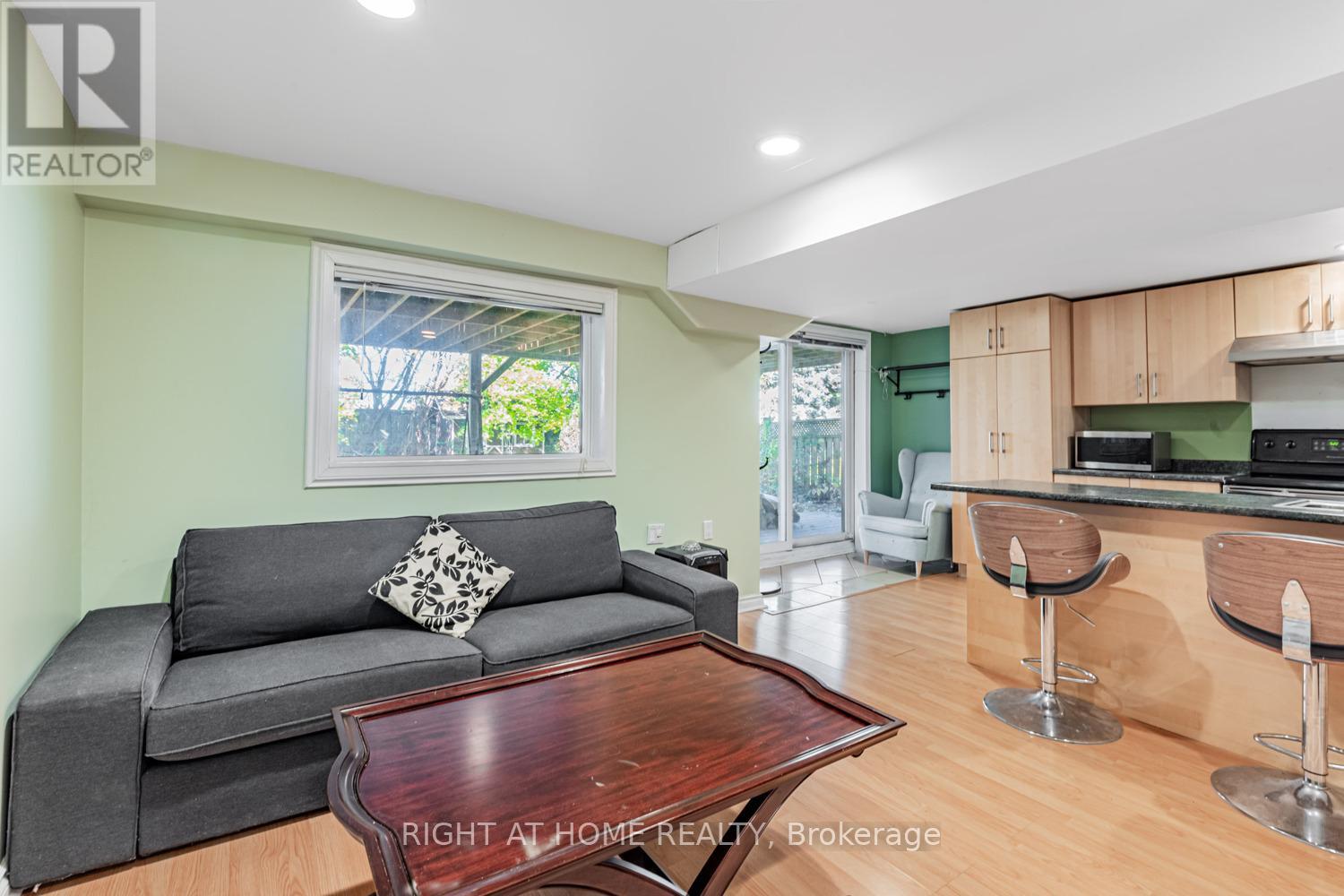 16 Marchwood Crescent, Richmond Hill, Ontario  L4C 8M7 - Photo 25 - N12511344