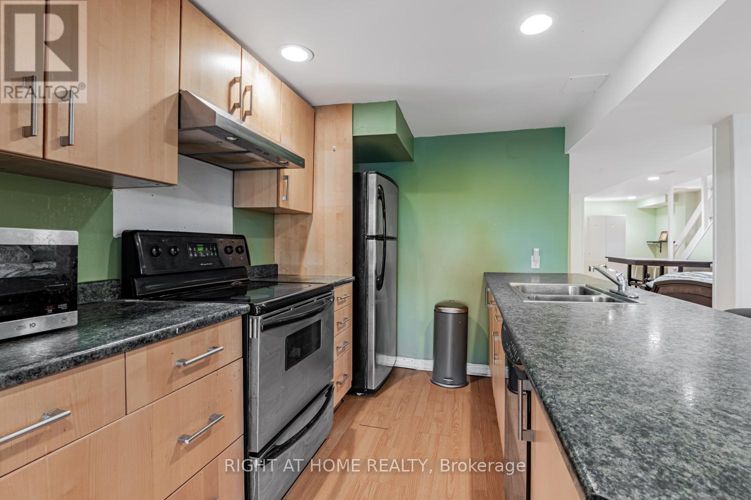 16 Marchwood Crescent, Richmond Hill, Ontario  L4C 8M7 - Photo 27 - N12511344