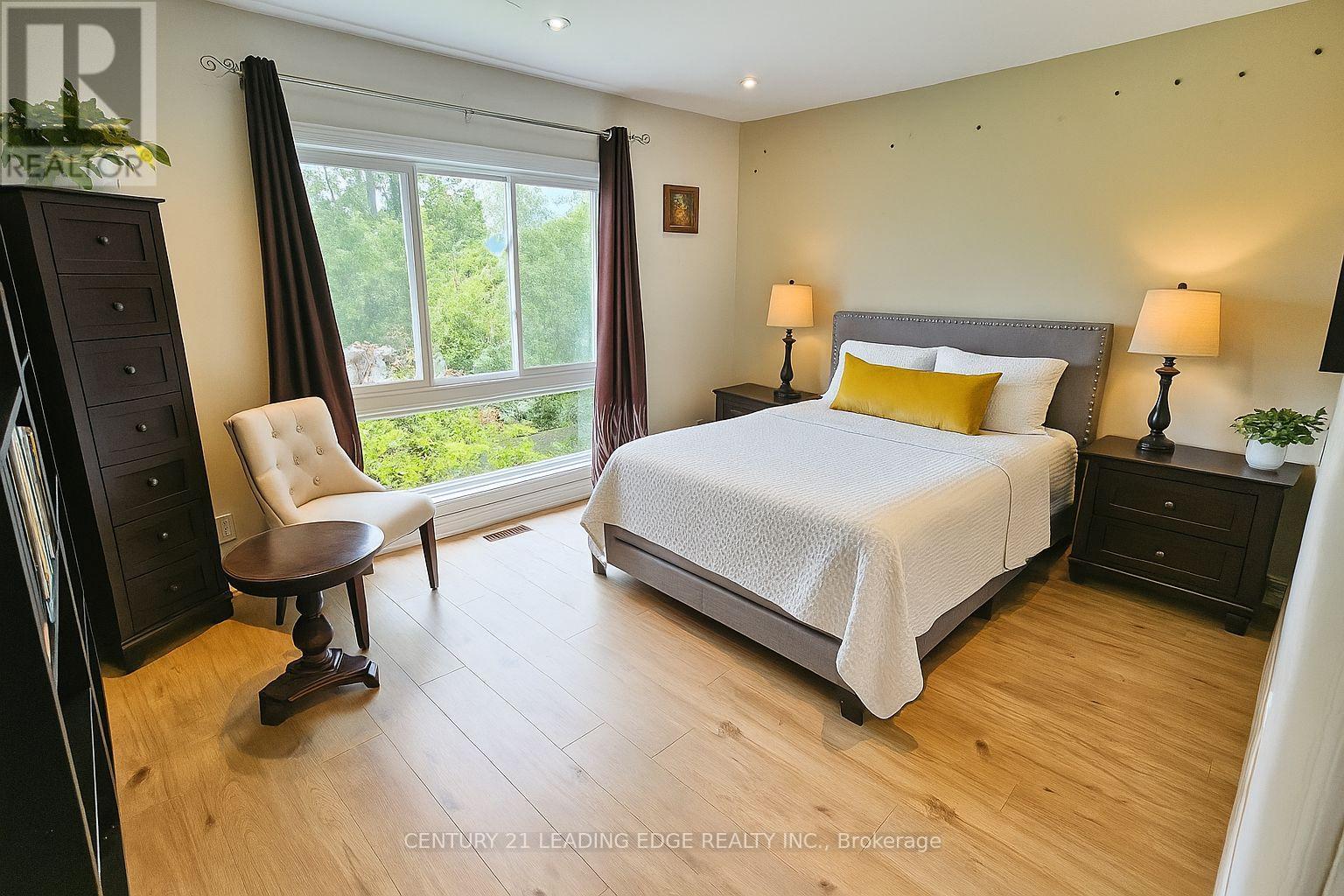 828 Norval Road, Georgina, Ontario  L4P 3E9 - Photo 9 - N12511358