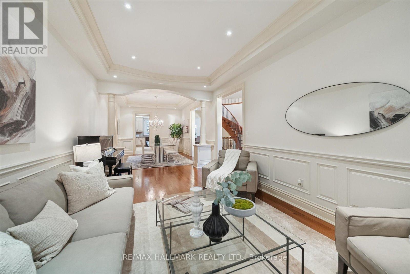 7 Toscanini Road, Richmond Hill, Ontario  L4E 2Y9 - Photo 5 - N12511390