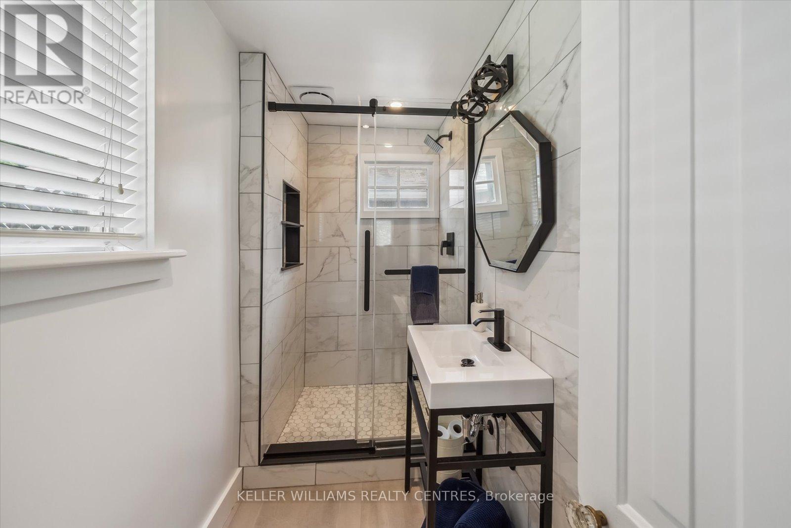 19277 Yonge Street, East Gwillimbury, Ontario  L9N 1L1 - Photo 15 - N12511502