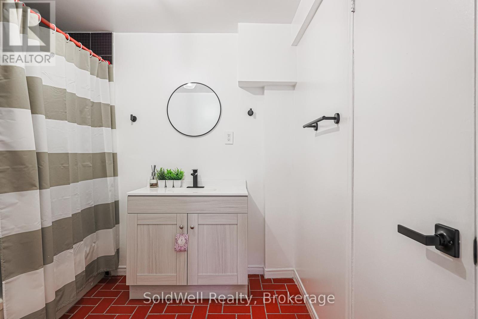 160 Charles Street, Vaughan, Ontario  L4J 3C7 - Photo 35 - N12511516