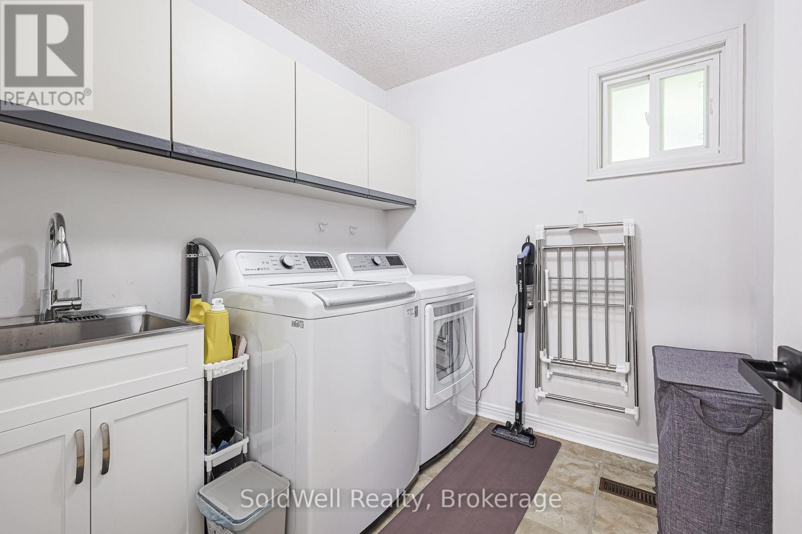 160 Charles Street, Vaughan, Ontario  L4J 3C7 - Photo 6 - N12511516