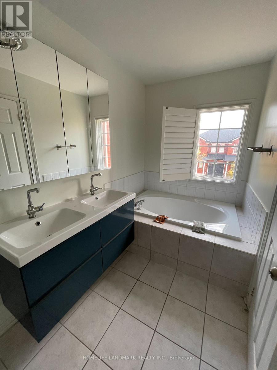 74 Bassett Avenue, Richmond Hill, Ontario  L4B 4G1 - Photo 11 - N12511608