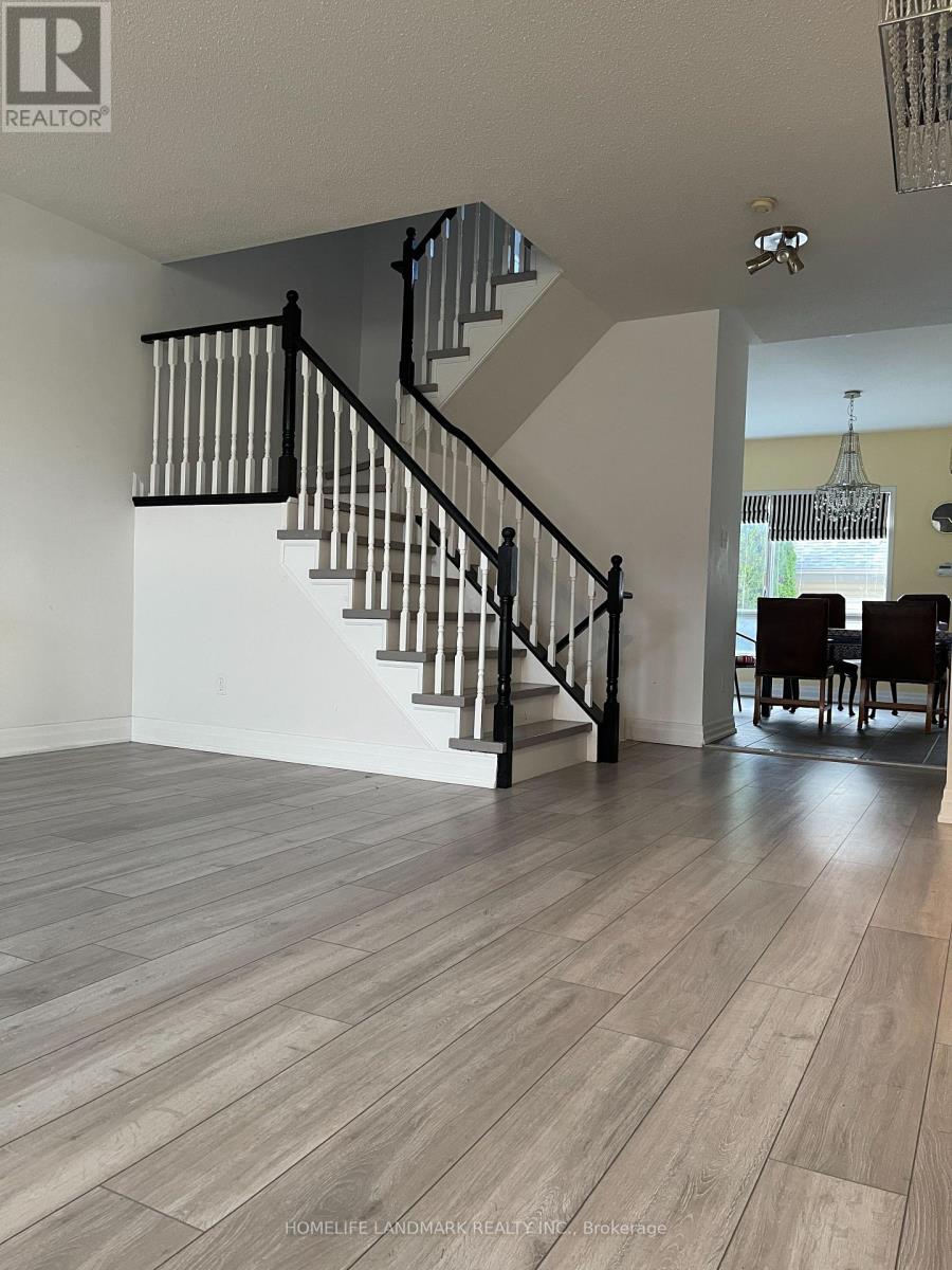 74 Bassett Avenue, Richmond Hill, Ontario  L4B 4G1 - Photo 2 - N12511608