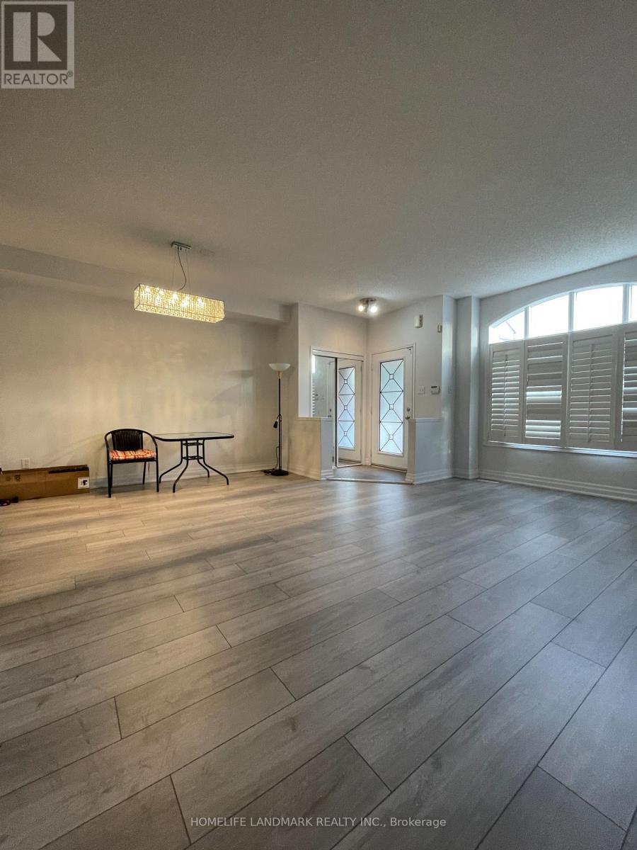 74 Bassett Avenue, Richmond Hill, Ontario  L4B 4G1 - Photo 3 - N12511608