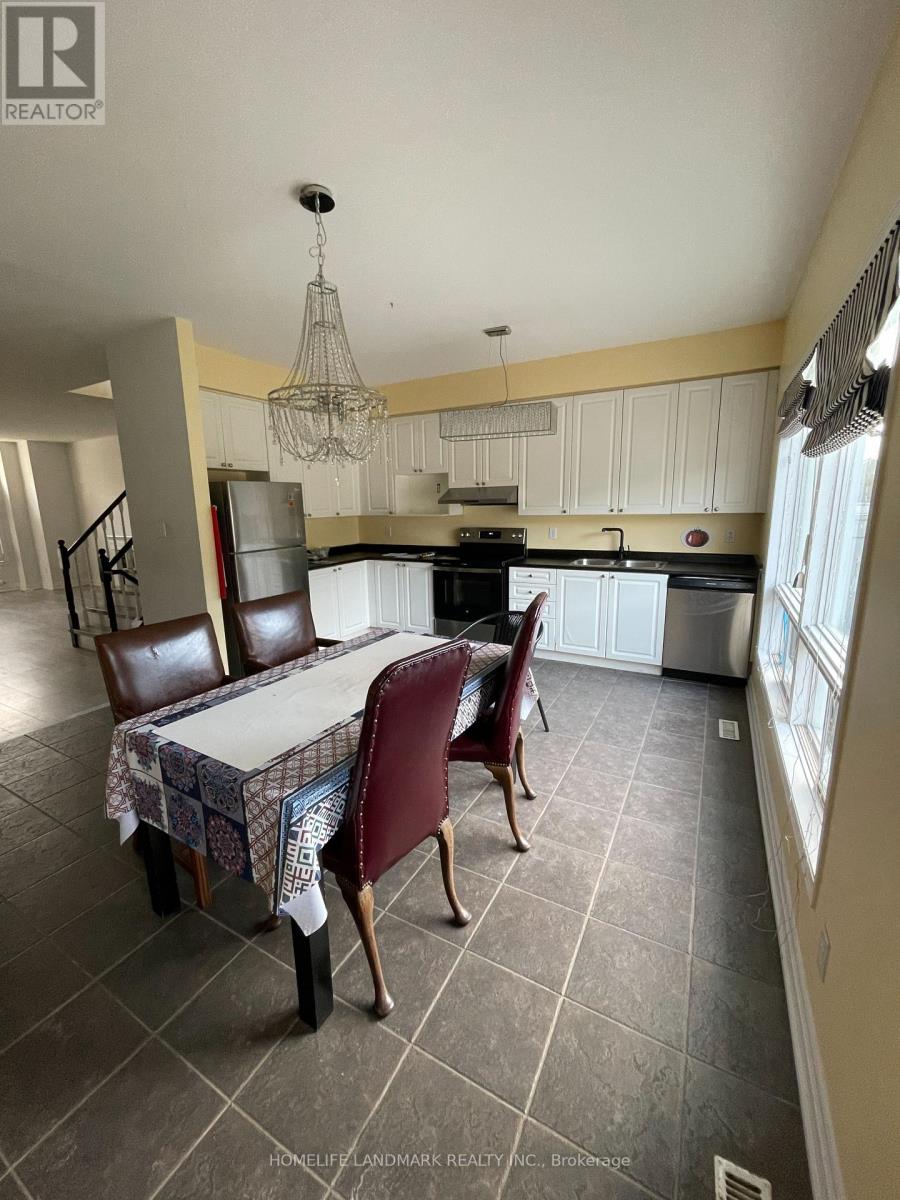 74 Bassett Avenue, Richmond Hill, Ontario  L4B 4G1 - Photo 4 - N12511608