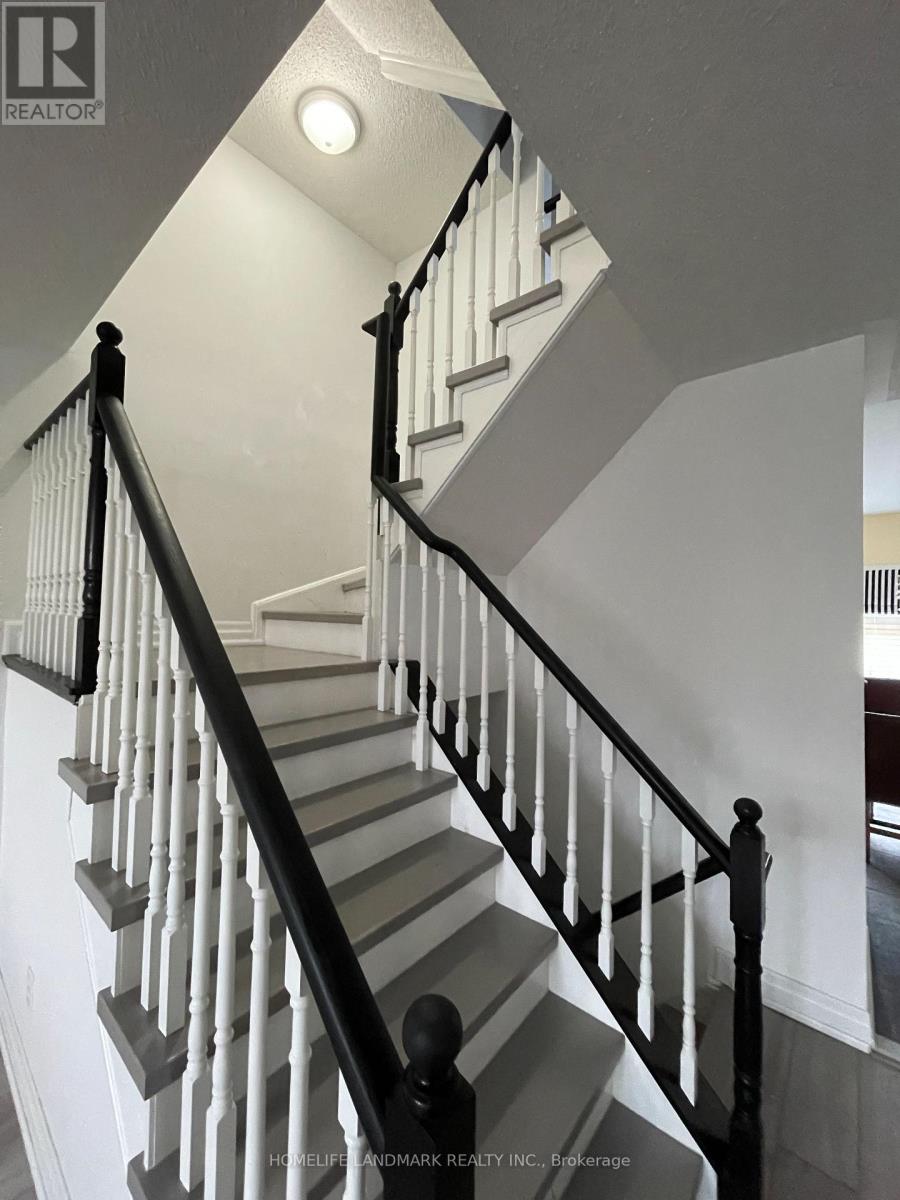 74 Bassett Avenue, Richmond Hill, Ontario  L4B 4G1 - Photo 6 - N12511608