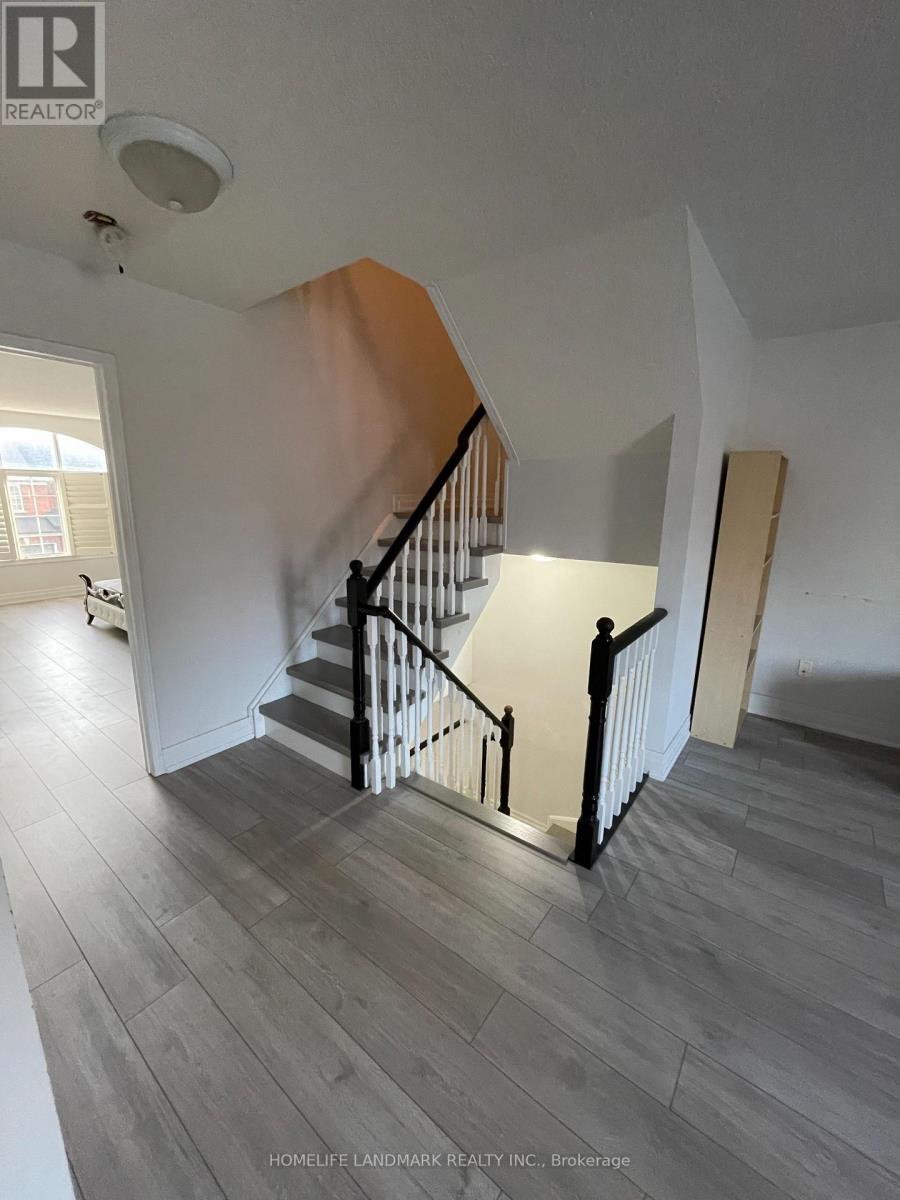 74 Bassett Avenue, Richmond Hill, Ontario  L4B 4G1 - Photo 7 - N12511608