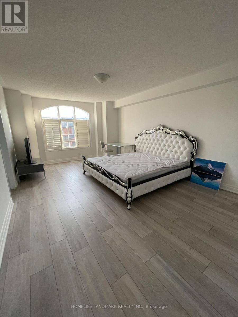 74 Bassett Avenue, Richmond Hill, Ontario  L4B 4G1 - Photo 9 - N12511608