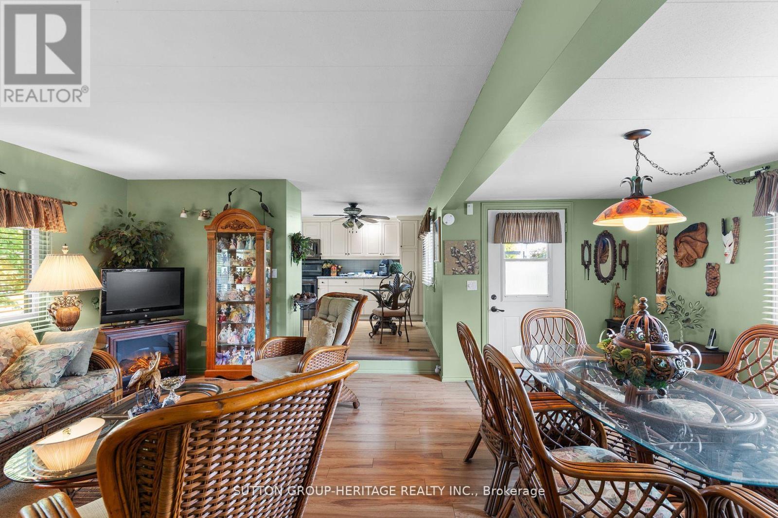 29 Cameron Drive, Oro-Medonte, Ontario  L0L 1T0 - Photo 11 - S12511328