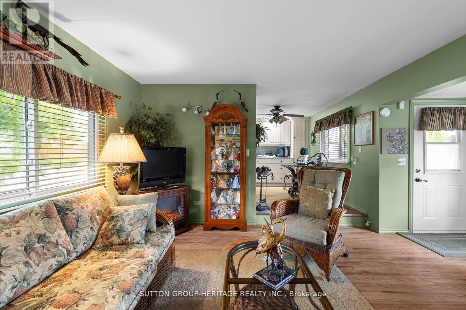 29 Cameron Drive, Oro-Medonte, Ontario  L0L 1T0 - Photo 14 - S12511328