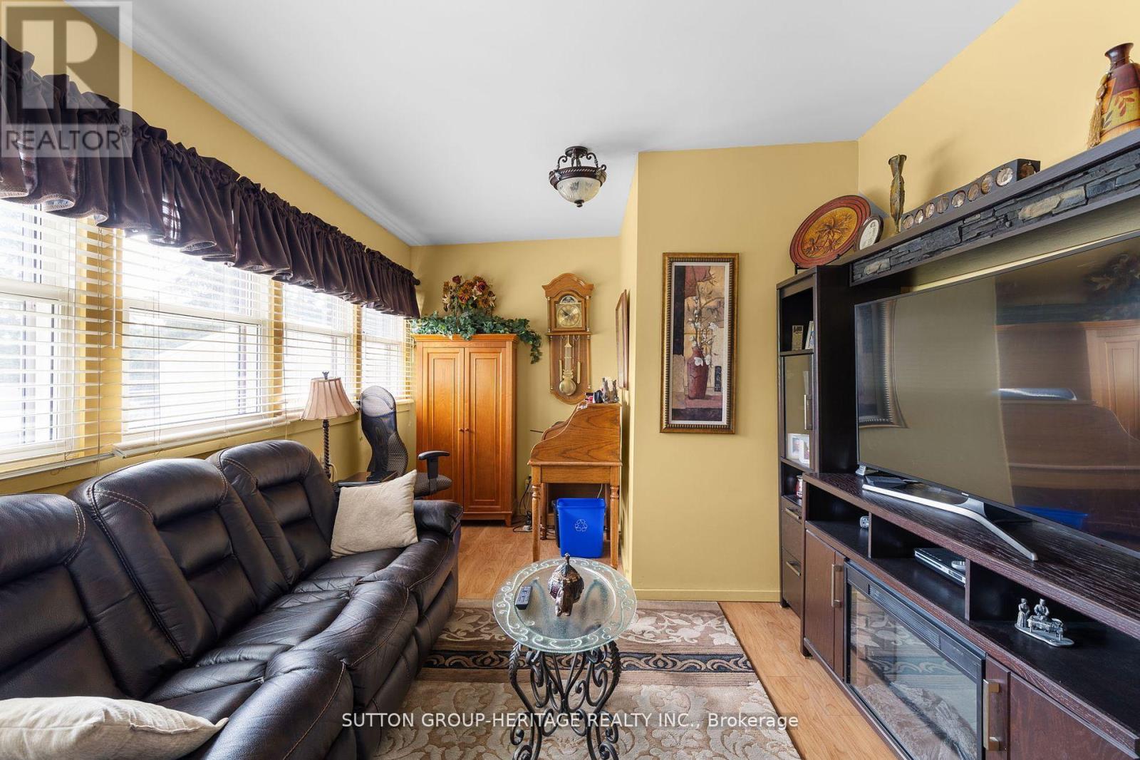 29 Cameron Drive, Oro-Medonte, Ontario  L0L 1T0 - Photo 15 - S12511328