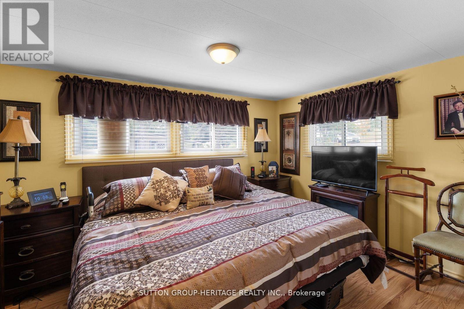 29 Cameron Drive, Oro-Medonte, Ontario  L0L 1T0 - Photo 21 - S12511328