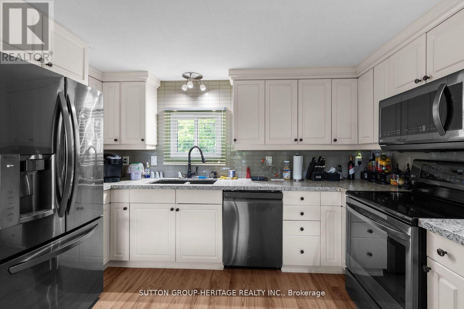 29 Cameron Drive, Oro-Medonte, Ontario  L0L 1T0 - Photo 6 - S12511328