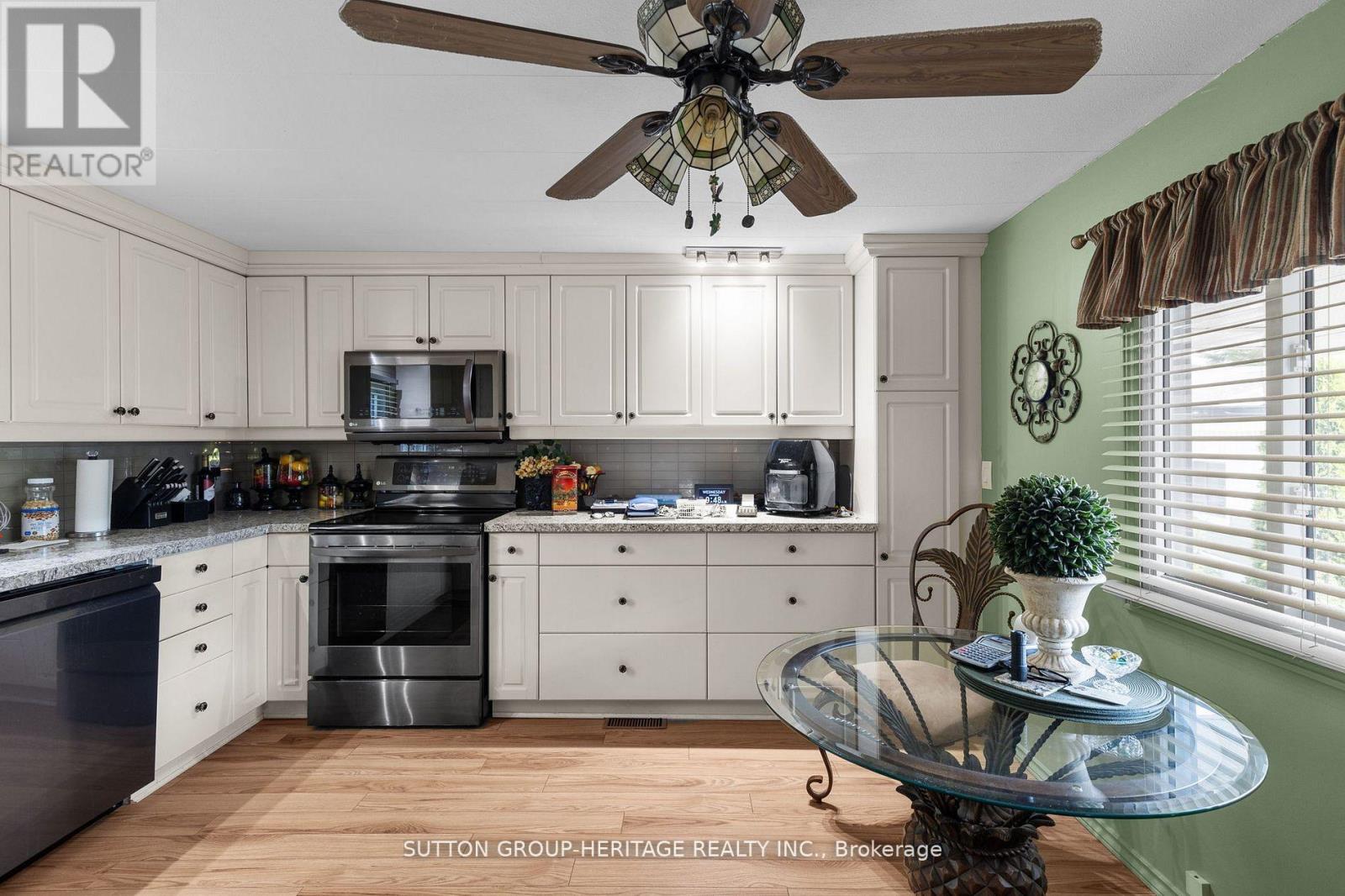 29 Cameron Drive, Oro-Medonte, Ontario  L0L 1T0 - Photo 7 - S12511328